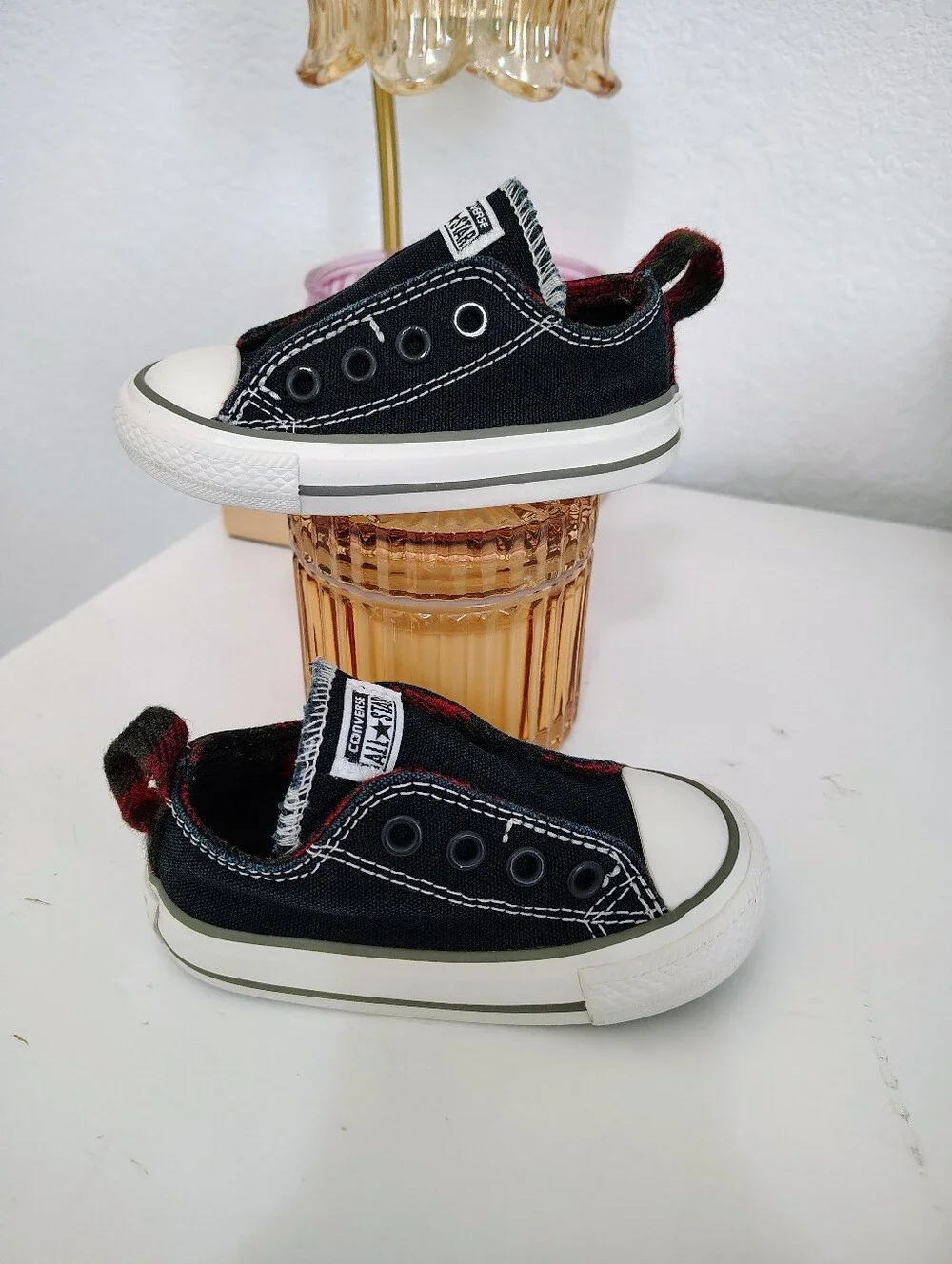Converse Pink Low Top 6 & Black Low-Top 5 Zoe & Zac Pink 7 Kids Sneakers
